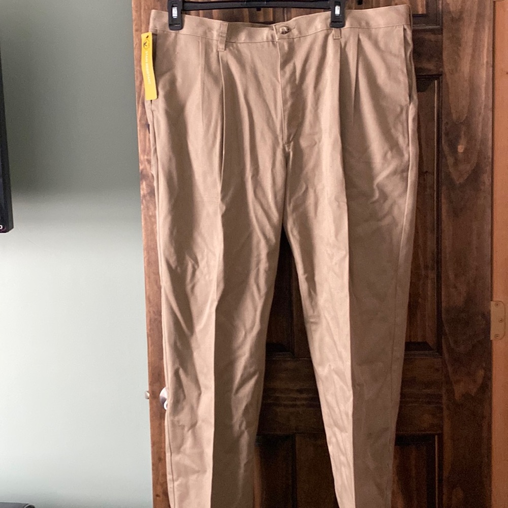 Lee relaxed fit 42x34 khaki